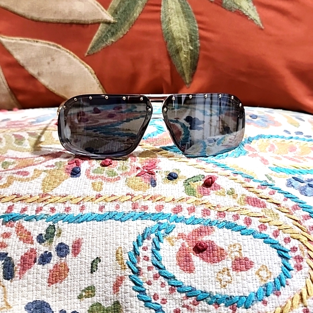 Mirrored gucci sunglasses